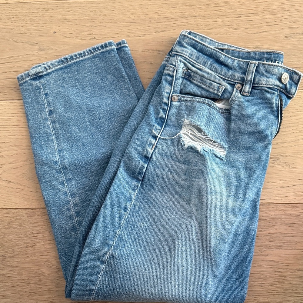 American Eagle Mom Straight Jeans